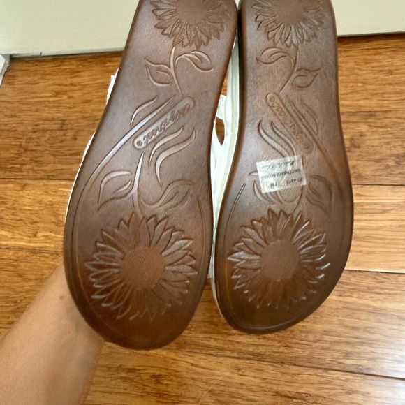 Easy Street Kehlani Women's Slingback Sandals - Picture 5 of 11